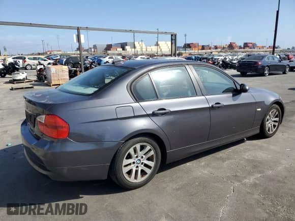 2006 BMW 3 Series 325i с VIN WBAVB13576KX49823, выставлен на аукционе Copart как лот 86594605 с пробегом 309 025 миль миль и Списание • Salvage title. История ставок и продаж доступна на DreamBid. Изображение 3.