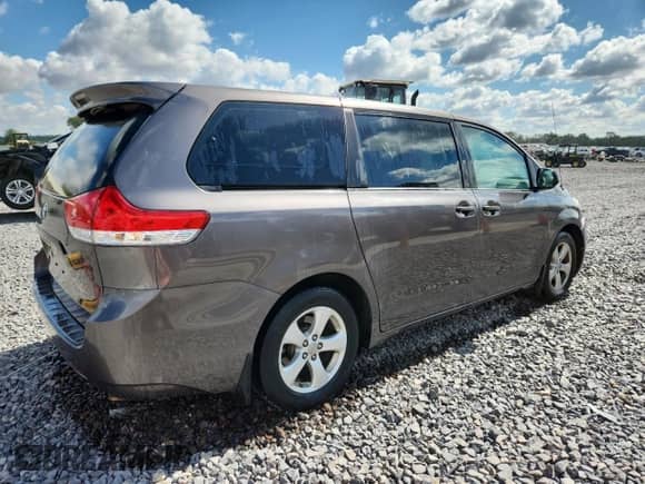 2012 Toyota Sienna with VIN 5TDZK3DCXCS233781, listed as a Copart auction lot 82167325 with 183,332 mi miles and Salvage title. Bid and sale history available at DreamBid. Image 3.