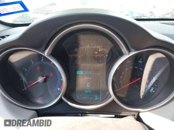 2013 Chevrolet Cruze LS z VIN 1G1PA5SG7D7240624, wystawiony jako IAAI lot #42783412 z przebiegiem 149 482 mil mil oraz . Historia ofert i sprzedaży dostępna na DreamBid. Obrazek 7.