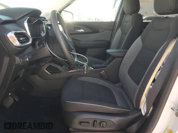 2023 Chevrolet TrailBlazer LT with VIN KL79MRSL7PB200649, listed as a Copart auction lot 84634705 with 31,199 mi miles and Salvage title. Bid and sale history available at DreamBid. Image 7.