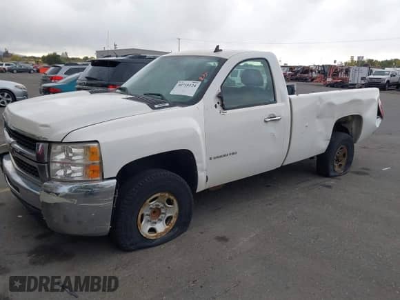 2008 Chevrolet Silverado 2500HD Work Truck z VIN 1GCHC24K48E125633, wystawiony jako IAAI lot #40718124 z przebiegiem Nie podano mil oraz . Historia ofert i sprzedaży dostępna na DreamBid. Obrazek 2.