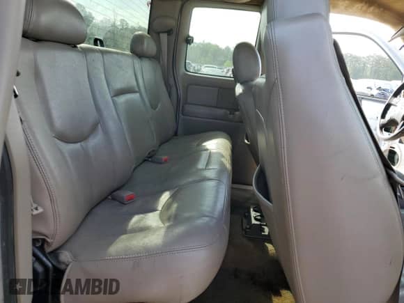 2003 Chevrolet Silverado 2500HD LT z VIN 1GCHK29G83E125196, wystawiony jako Copart lot #55274115 z przebiegiem 307 475 mil mil oraz Szkoda całkowita • Salvage title. Historia ofert i sprzedaży dostępna na DreamBid. Obrazek 10.