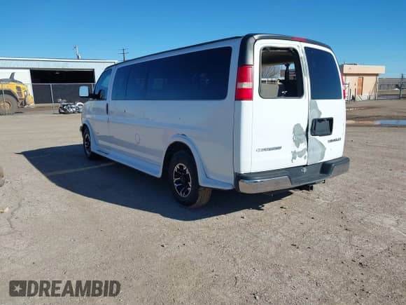 2003 Chevrolet Express Passenger with VIN 1GAHG39U131229543, listed as a IAAI auction lot 41321783 with 165,221 mi miles and . Bid and sale history available at DreamBid. Image 3.