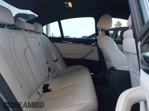 2019 BMW 5 Series 530e с VIN WBAJA9C51KB254009, выставлен на аукционе IAAI как лот 42650685 с пробегом 51 461 миль миль и . История ставок и продаж доступна на DreamBid. Изображение 8.