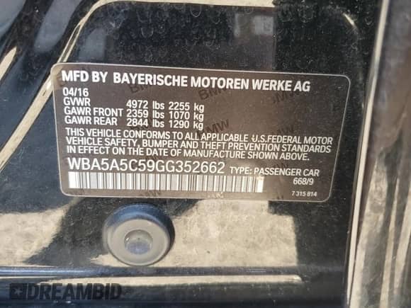 2016 BMW 5 Series 528i z VIN WBA5A5C59GG352662, wystawiony jako Copart lot #80521305 z przebiegiem 107 737 mil mil oraz Czysty tytuł • Clean title. Historia ofert i sprzedaży dostępna na DreamBid. Obrazek 12.