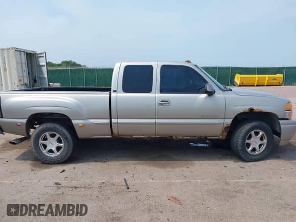 2002 GMC Sierra 1500 Denali z VIN 2GTFK69U621313333, wystawiony jako IAAI lot #42865188 z przebiegiem 200 820 mil mil oraz . Historia ofert i sprzedaży dostępna na DreamBid. Obrazek 13.