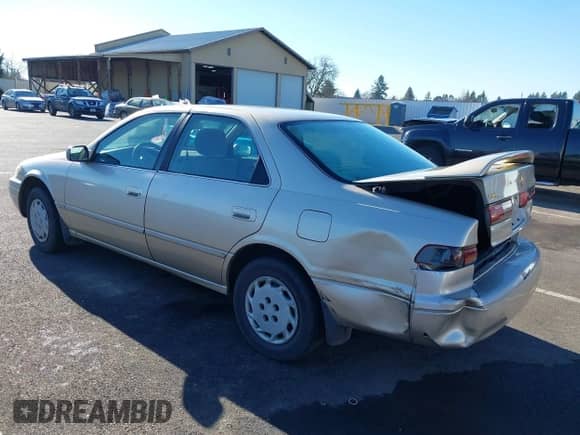 1998 Toyota Camry LE with VIN JT2BG22K3W0151088, listed as a IAAI auction lot 41429977 with 435,394 mi miles and . Bid and sale history available at DreamBid. Image 3.