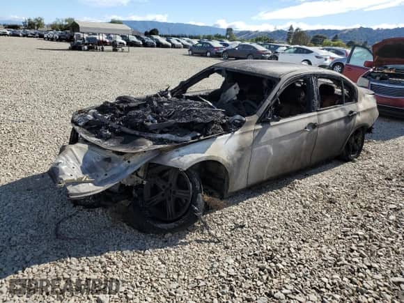 2013 BMW 3 Series 320i с VIN WBA3B1C57DK128604, выставлен на аукционе Copart как лот 80315955 с пробегом Не указан миль и На запчасти • Non repairable. История ставок и продаж доступна на DreamBid. Изображение 1.