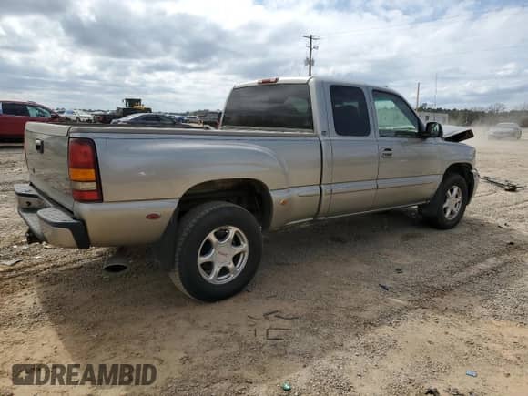 2002 GMC Sierra 1500 Denali z VIN 2GTFK69U921333849, wystawiony jako Copart lot #43101304 z przebiegiem 267 354 mil mil oraz Szkoda całkowita • Salvage title. Historia ofert i sprzedaży dostępna na DreamBid. Obrazek 3.