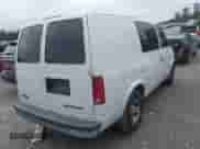 2002 Chevrolet Astro Cargo z VIN 1GCDM19X52B133954, wystawiony jako IAAI lot #42207190 z przebiegiem 413 567 mil mil oraz . Historia ofert i sprzedaży dostępna na DreamBid. Obrazek 4.