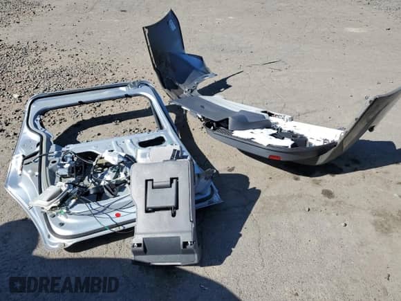 2023 Toyota Sienna LE z VIN 5TDKSKFC4PS077574, wystawiony jako Copart lot #53733535 z przebiegiem 16 612 mil mil oraz Szkoda całkowita • Salvage title. Historia ofert i sprzedaży dostępna na DreamBid. Obrazek 13.