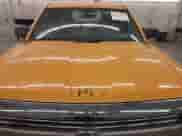 2015 Chevrolet Silverado 2500HD Work Truck z VIN 1GC1KUEG7FF622225, wystawiony jako IAAI lot #42516923 z przebiegiem 71 555 mil mil oraz . Historia ofert i sprzedaży dostępna na DreamBid. Obrazek 18.