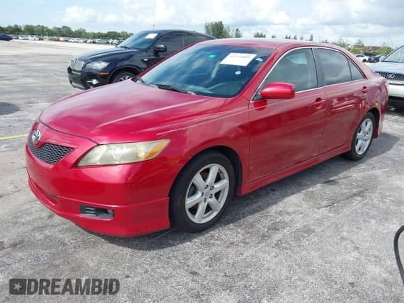 2008 Toyota Camry LE z VIN 4T1BE46KX8U210065, wystawiony jako IAAI lot #42754809 z przebiegiem 174 924 mil mil oraz . Historia ofert i sprzedaży dostępna na DreamBid. Obrazek 2.