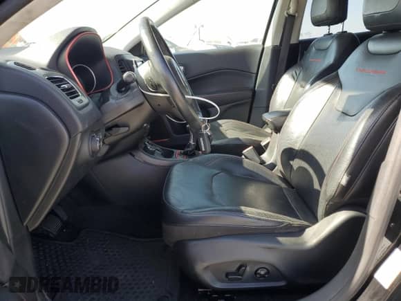 2017 Jeep Compass Trailhawk with VIN 3C4NJDDB1HT689762, listed as a Copart auction lot 60937205 with 99,282 mi miles and Salvage title. Bid and sale history available at DreamBid. Image 7.