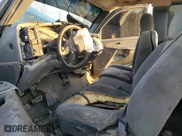 2003 Chevrolet Silverado 2500HD LT z VIN 1GCHK29133E174723, wystawiony jako Copart lot #47583165 z przebiegiem Nie podano mil oraz Szkoda całkowita • Salvage title. Historia ofert i sprzedaży dostępna na DreamBid. Obrazek 7.