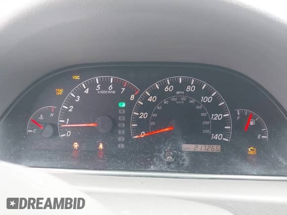 2005 Toyota Camry LE z VIN 4T1BF30K35U604602, wystawiony jako IAAI lot #43415458 z przebiegiem 217 265 mil mil oraz . Historia ofert i sprzedaży dostępna na DreamBid. Obrazek 7.