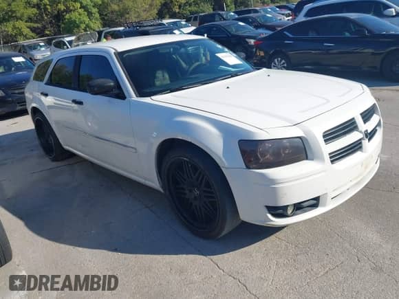 2008 Dodge Magnum SXT with VIN 2D4FV37V68H214404, listed as a IAAI auction lot 43391260 with 262,069 mi miles and . Bid and sale history available at DreamBid. Image 1.