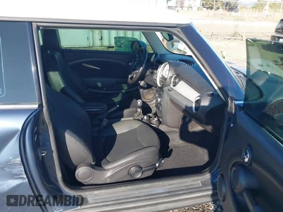 2011 MINI Hardtop с VIN WMWSU3C51BT099531, выставлен на аукционе IAAI как лот 42944896 с пробегом 164 779 миль миль и . История ставок и продаж доступна на DreamBid. Изображение 5.