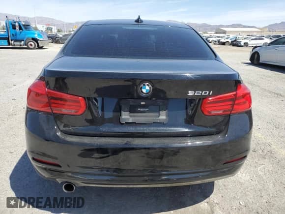 2018 BMW 3 Series 320i z VIN WBA8A9C54JAH14169, wystawiony jako Copart lot #54621785 z przebiegiem 84 538 mil mil oraz Szkoda całkowita • Salvage title. Historia ofert i sprzedaży dostępna na DreamBid. Obrazek 6.