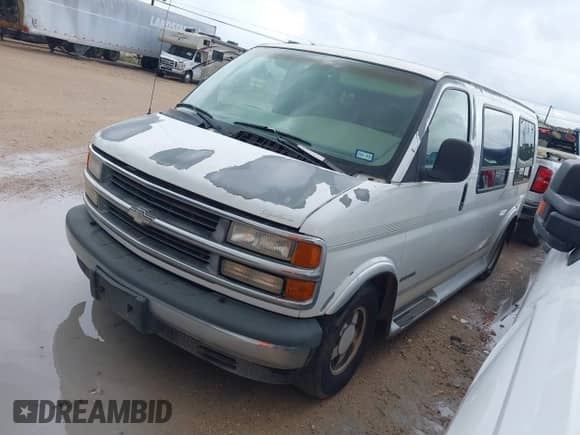 1999 Chevrolet Express z VIN 1GBFG15R9X1030898, wystawiony jako IAAI lot #42590764 z przebiegiem 208 329 mil mil oraz . Historia ofert i sprzedaży dostępna na DreamBid. Obrazek 2.