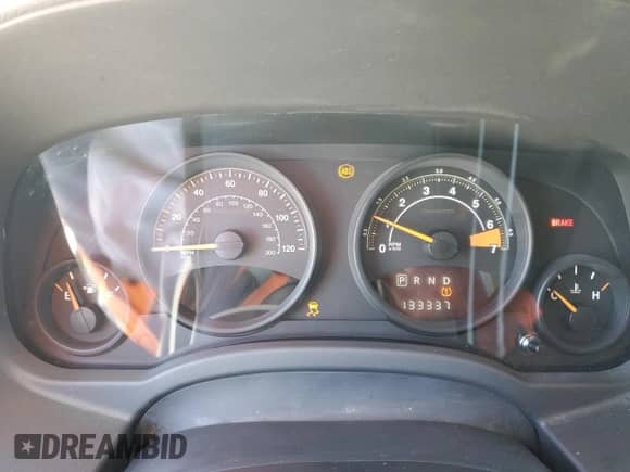2014 Jeep Compass Sport z VIN 1C4NJDBB4ED773837, wystawiony jako Copart lot #82474845 z przebiegiem 133 337 mil mil oraz Czysty tytuł • Clean title. Historia ofert i sprzedaży dostępna na DreamBid. Obrazek 9.