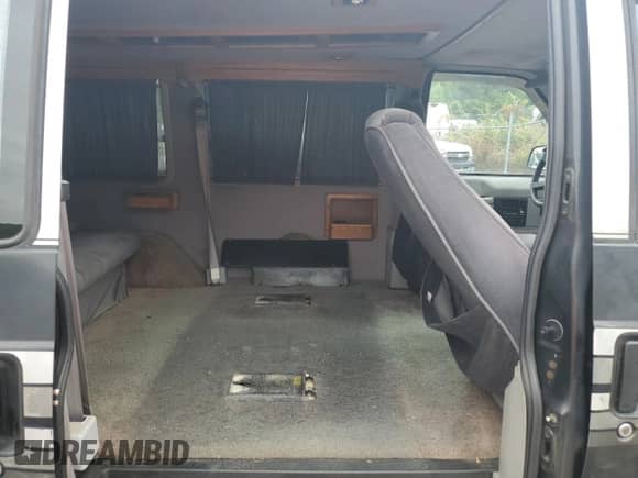 1992 Chevrolet Astro Cargo with VIN 1GBDM19Z3NB192740, listed as a Copart auction lot 69691115 with 185,801 mi miles and Salvage title. Bid and sale history available at DreamBid. Image 11.