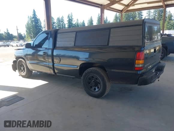 2005 GMC Sierra 1500 Work Truck z VIN 1GTEC14X75Z329663, wystawiony jako IAAI lot #42872806 z przebiegiem 182 385 mil mil oraz . Historia ofert i sprzedaży dostępna na DreamBid. Obrazek 3.