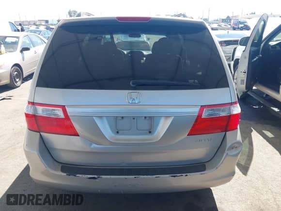 2005 Honda Odyssey EX с VIN 5FNRL38495B416810, выставлен на аукционе IAAI как лот 43412581 с пробегом 282 714 миль миль и . История ставок и продаж доступна на DreamBid. Изображение 17.