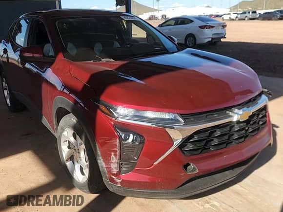 2024 Chevrolet Trax LS z VIN KL77LFE24RC207406, wystawiony jako Copart lot #86824635 z przebiegiem 22 753 mil mil oraz Szkoda całkowita • Salvage title. Historia ofert i sprzedaży dostępna na DreamBid. Obrazek 13.