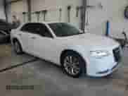 2019 Chrysler 300 Limited с VIN 2C3CCAKG6KH586548, выставлен на аукционе Copart как лот 69857245 с пробегом 76 877 миль миль и Списание • Salvage title. История ставок и продаж доступна на DreamBid. Изображение 4.