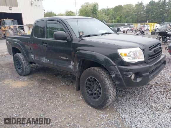 2011 Toyota Tacoma z VIN 5TFUU4EN0BX017666, wystawiony jako IAAI lot #42376747 z przebiegiem 162 955 mil mil oraz . Historia ofert i sprzedaży dostępna na DreamBid. Obrazek 1.