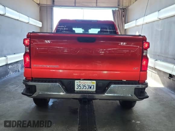 2024 Chevrolet Silverado 1500 LT z VIN 1GCRDDEK1RZ155405, wystawiony jako IAAI lot #43540237 z przebiegiem 50 431 mil mil oraz . Historia ofert i sprzedaży dostępna na DreamBid. Obrazek 13.