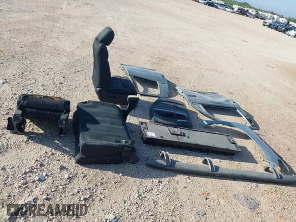 2018 Toyota Tundra SR с VIN 5TFUW5F1XJX752861, выставлен на аукционе IAAI как лот 42443800 с пробегом 72 547 миль миль и . История ставок и продаж доступна на DreamBid. Изображение 12.