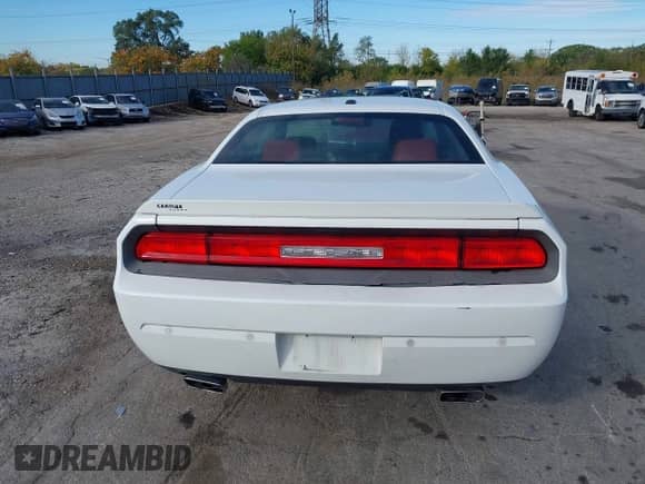 2013 Dodge Challenger R/T Plus z VIN 2C3CDYBTXDH531266, wystawiony jako IAAI lot #43506450 z przebiegiem 74 712 mil mil oraz . Historia ofert i sprzedaży dostępna na DreamBid. Obrazek 16.