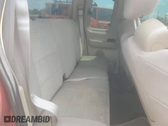 2004 Ford F-150 XL z VIN 2FTRX17264CA97834, wystawiony jako Copart lot #68077665 z przebiegiem 151 890 mil mil oraz Szkoda całkowita • Salvage title. Historia ofert i sprzedaży dostępna na DreamBid. Obrazek 10.