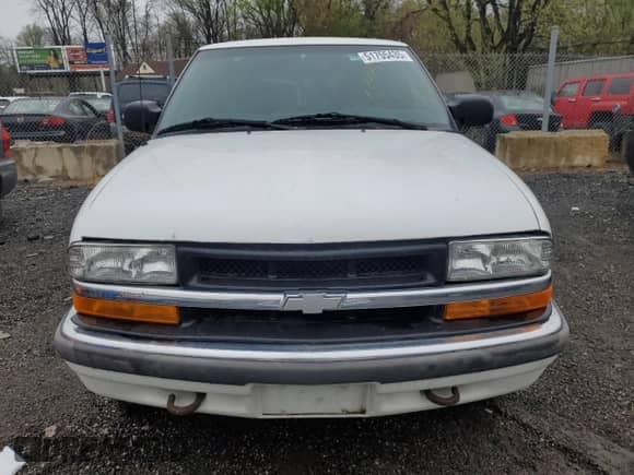 2000 Chevrolet Blazer LT z VIN 1GNDT13W7Y2274091, wystawiony jako Copart lot #51755435 z przebiegiem 159 340 mil mil oraz Szkoda całkowita • Salvage title. Historia ofert i sprzedaży dostępna na DreamBid. Obrazek 5.