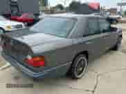 1989 Mercedes-Benz 300 E with VIN WDBEA30D2KB022367, listed as a Copart auction lot 60087495 with 76,930 mi miles and Clean title. Bid and sale history available at DreamBid. Image 4.