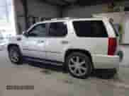2009 Cadillac Escalade z VIN 1GYFK43569R209961, wystawiony jako Copart lot #54011705 z przebiegiem 143 894 mil mil oraz Czysty tytuł • Clean title. Historia ofert i sprzedaży dostępna na DreamBid. Obrazek 2.