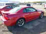 2004 Ford Mustang GT Deluxe z VIN 1FAFP42X54F100661, wystawiony jako IAAI lot #43404344 z przebiegiem 97 152 mil mil oraz . Historia ofert i sprzedaży dostępna na DreamBid. Obrazek 4.