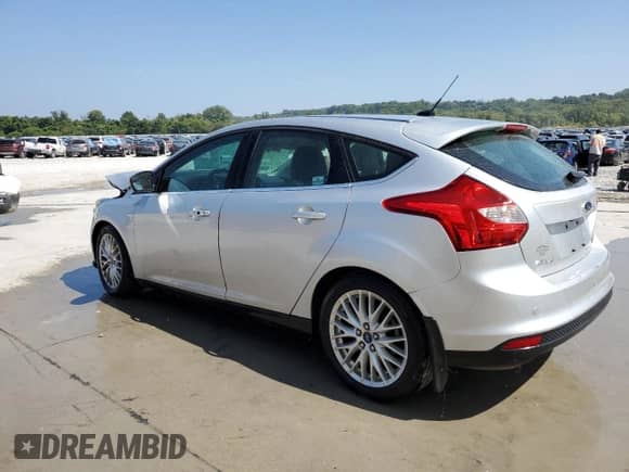 2014 Ford Focus Titanium с VIN 1FADP3N23EL463416, выставлен на аукционе Copart как лот 71263625 с пробегом 94 371 миль миль и Списание • Salvage title. История ставок и продаж доступна на DreamBid. Изображение 2.