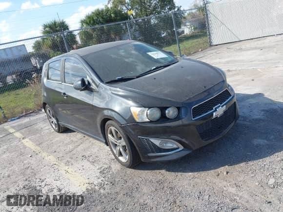 2015 Chevrolet Sonic RS с VIN 1G1JG6SB7F4135777, выставлен на аукционе IAAI как лот 41526571 с пробегом Не указан миль и . История ставок и продаж доступна на DreamBid. Изображение 1.