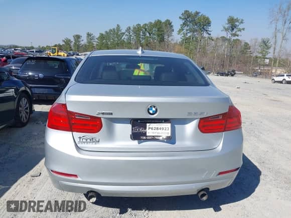 2014 BMW 3 Series 335i xDrive с VIN WBA3B9G52ENR91044, выставлен на аукционе IAAI как лот 41807408 с пробегом 200 000 миль миль и . История ставок и продаж доступна на DreamBid. Изображение 16.