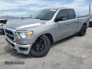 2020 Ram 1500 Big Horn z VIN 1C6RREBT6LN294858, wystawiony jako Copart lot #70122995 z przebiegiem 90 375 mil mil oraz Szkoda całkowita • Salvage title. Historia ofert i sprzedaży dostępna na DreamBid. Obrazek 1.