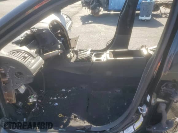 2014 Chrysler 300 SRT-8 с VIN 2C3CCAFJ1EH206137, выставлен на аукционе Copart как лот 64228645 с пробегом Не указан миль и На запчасти • Non repairable. История ставок и продаж доступна на DreamBid. Изображение 7.