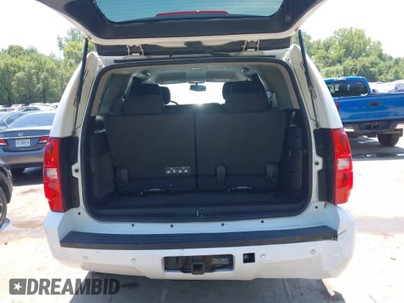 2014 Chevrolet Tahoe LS with VIN 1GNSKAE01ER137749, listed as a IAAI auction lot 42896591 with 148,499 mi miles and . Bid and sale history available at DreamBid. Image 18.