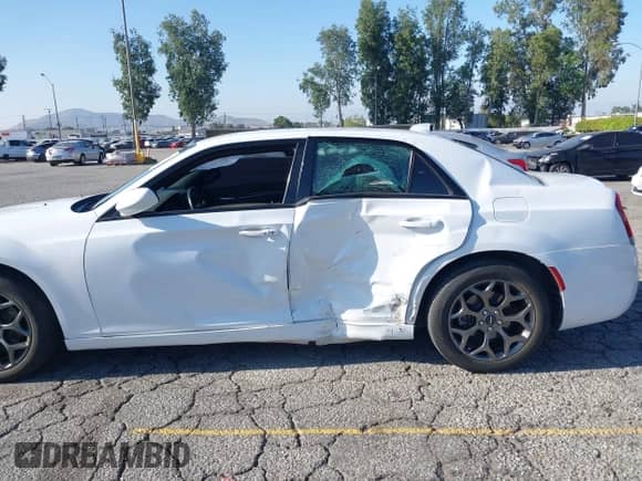 2018 Chrysler 300 S z VIN 2C3CCAGG1JH267517, wystawiony jako IAAI lot #42374883 z przebiegiem 73 720 mil mil oraz . Historia ofert i sprzedaży dostępna na DreamBid. Obrazek 6.