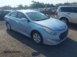 2013 Hyundai Sonata z VIN KMHEC4A42DA088096, wystawiony jako IAAI lot #42576073 z przebiegiem 150 817 mil mil oraz . Historia ofert i sprzedaży dostępna na DreamBid. Obrazek 1.