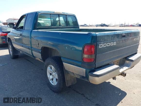 1998 Dodge 1500 z VIN 3B7HF13Z7WG198906, wystawiony jako IAAI lot #42972717 z przebiegiem 292 089 mil mil oraz . Historia ofert i sprzedaży dostępna na DreamBid. Obrazek 3.