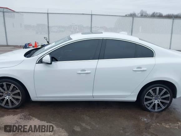 2015 Volvo S60 T6 Drive-E with VIN YV149MFK1F2366869, listed as a IAAI auction lot 41452923 with 98,005 mi miles and . Bid and sale history available at DreamBid. Image 14.