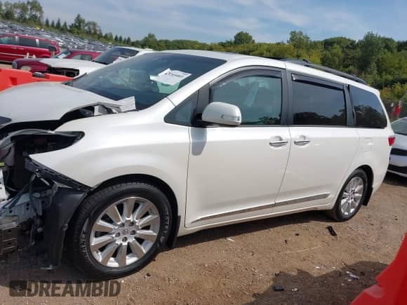 2016 Toyota Sienna XLE with VIN 5TDYK3DC5GS708948, listed as a IAAI auction lot 43205001 with 45,924 mi miles and . Bid and sale history available at DreamBid. Image 14.